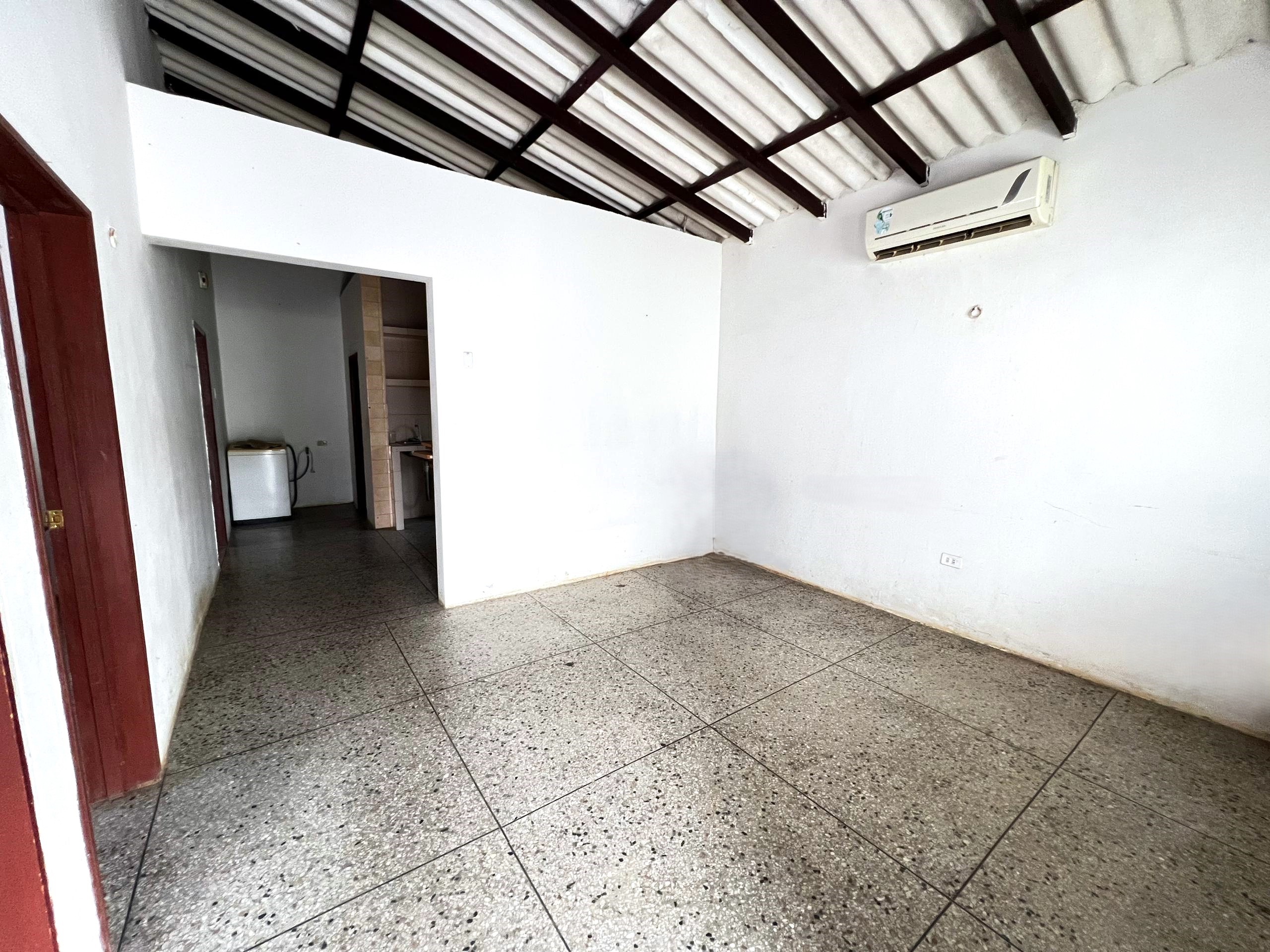 HOUSE FOR SALE IN LA MIRA