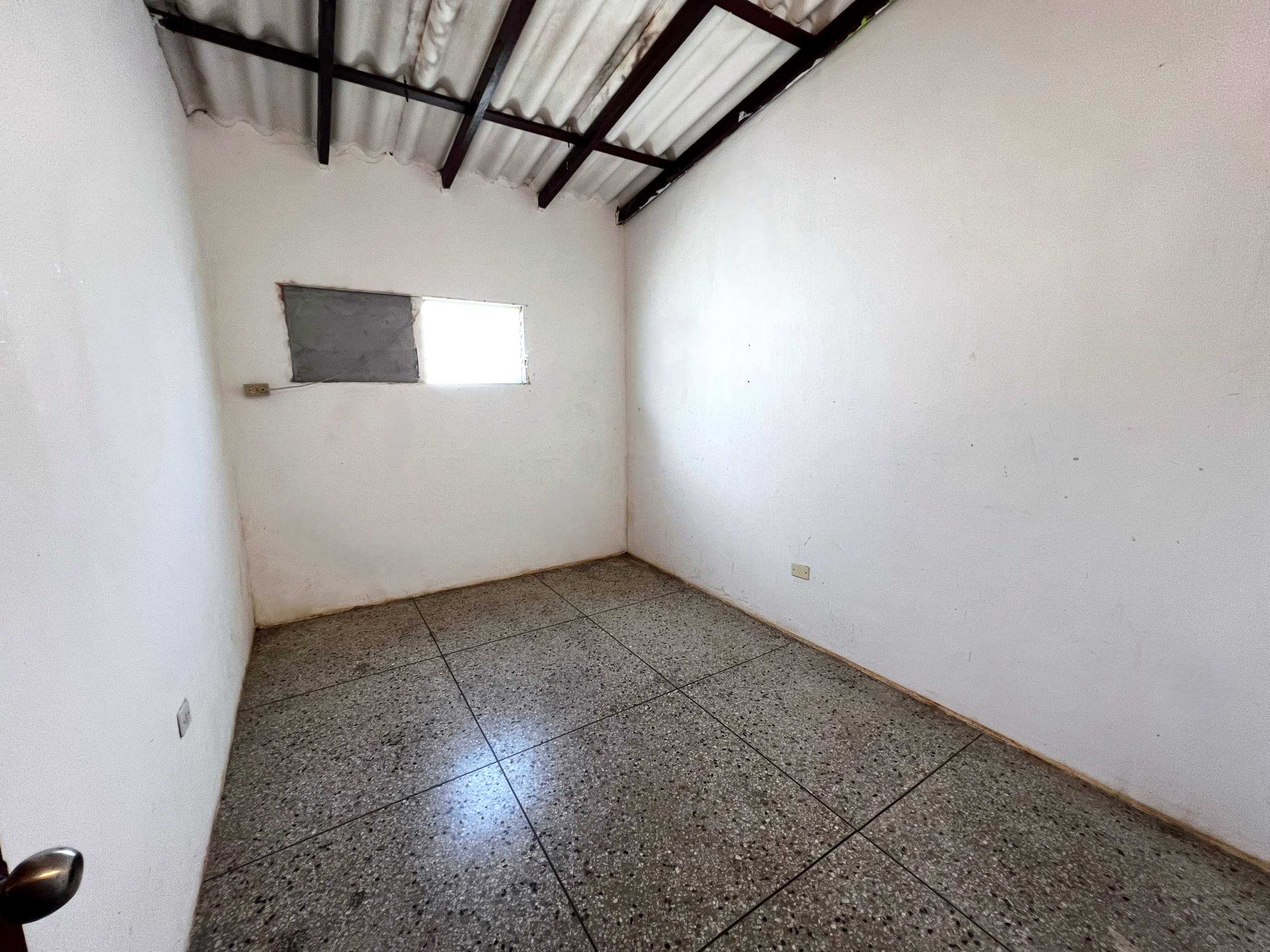 HOUSE FOR SALE IN LA MIRA