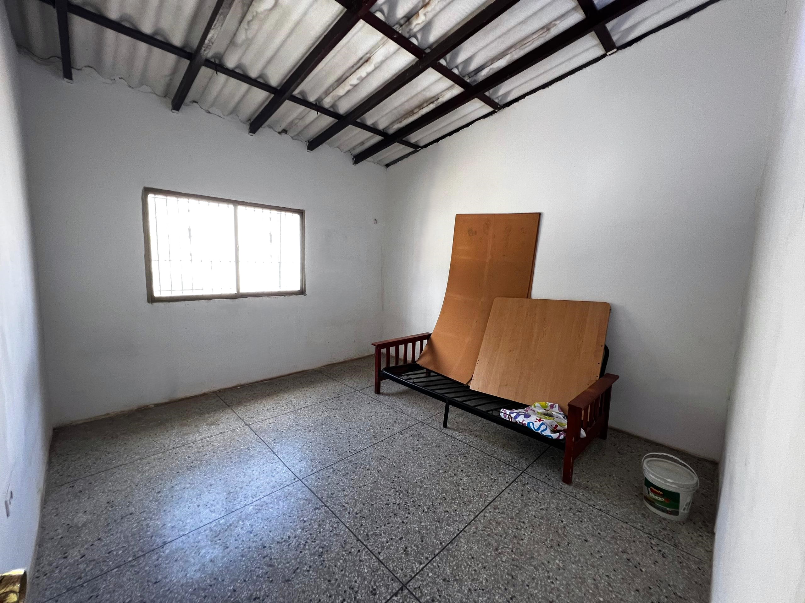 HOUSE FOR SALE IN LA MIRA