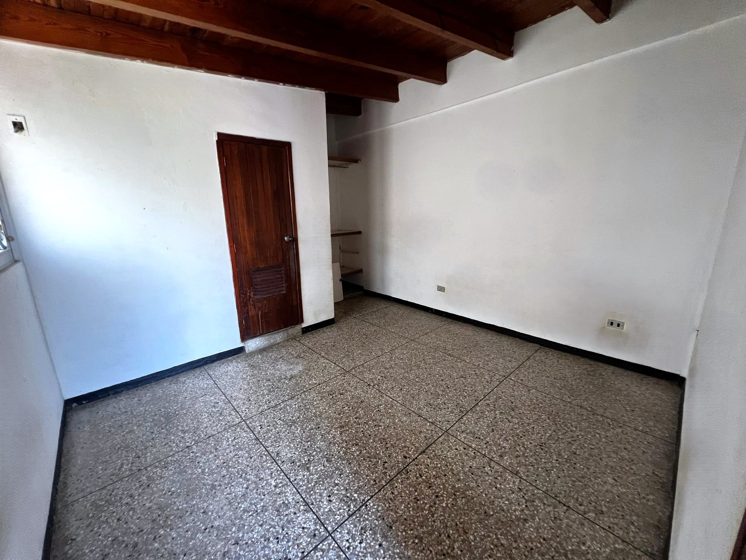 HOUSE FOR SALE IN LA MIRA