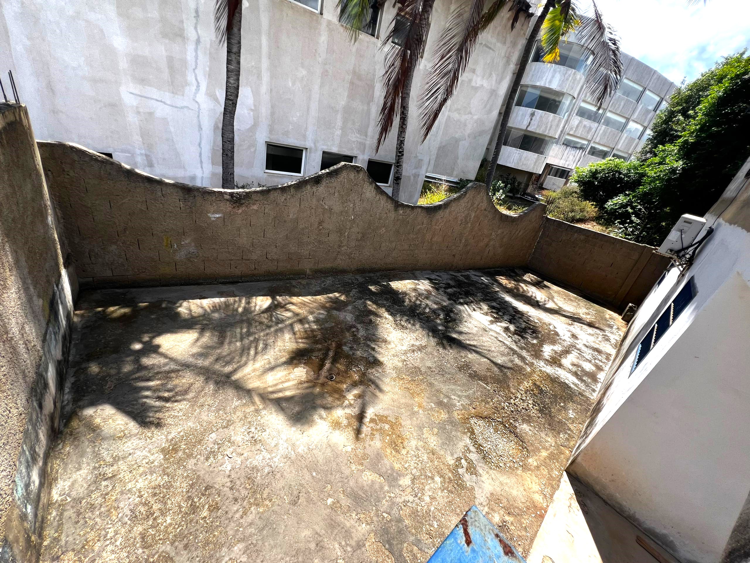 HOUSE FOR SALE IN LA MIRA