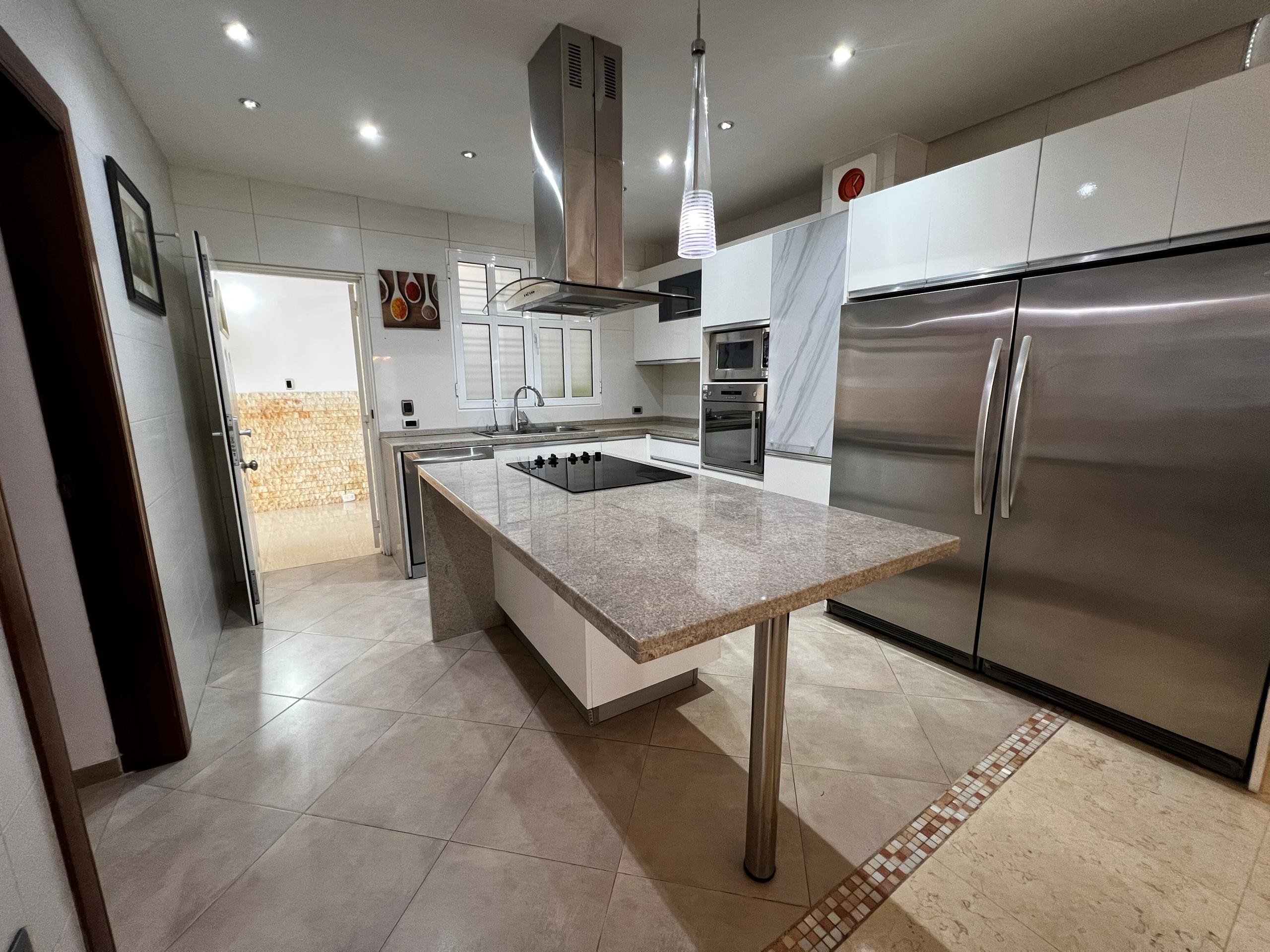 TOWNHOUSE EN SABANAMAR, EN VENTA