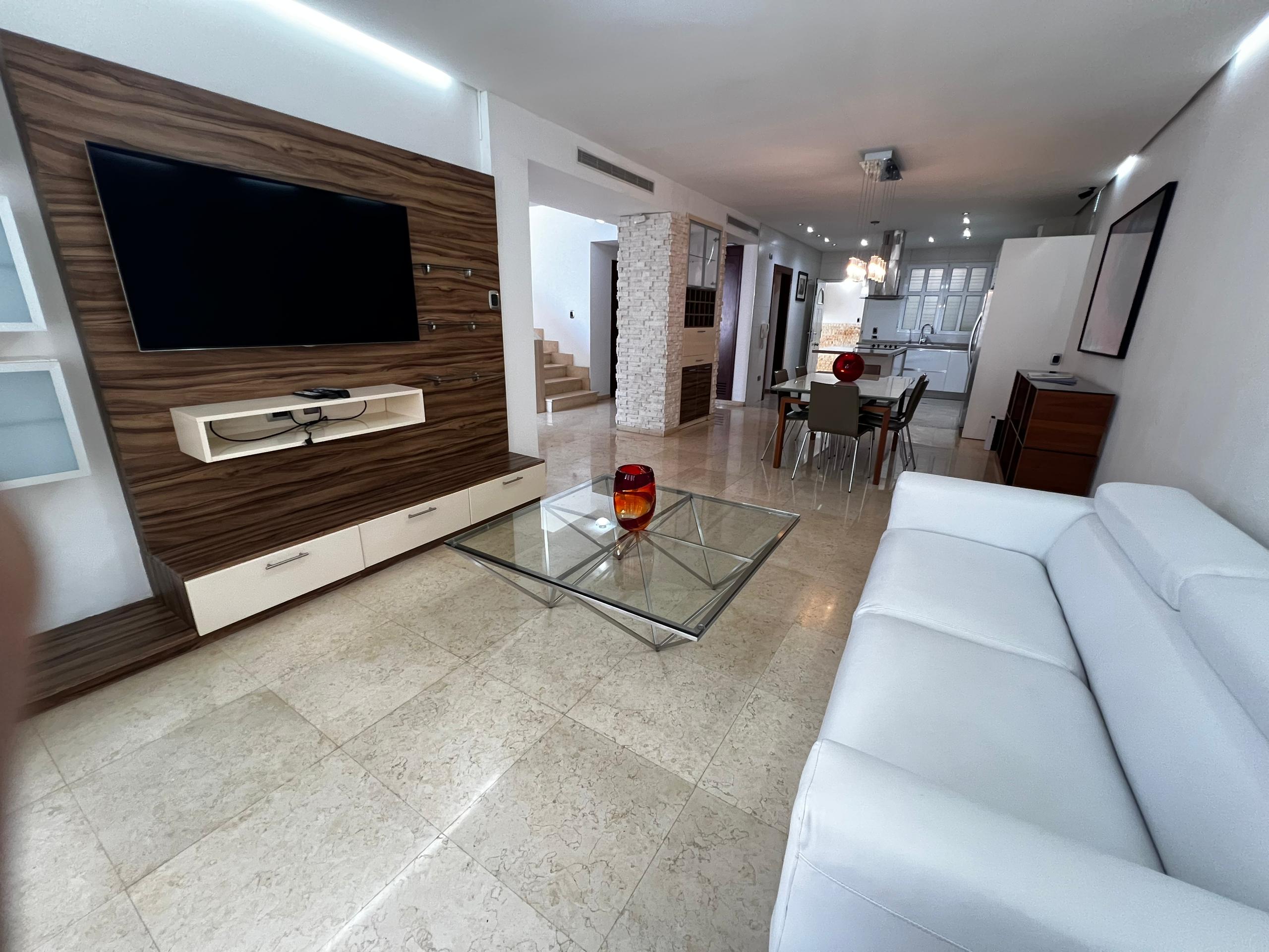 TOWNHOUSE EN SABANAMAR, EN VENTA