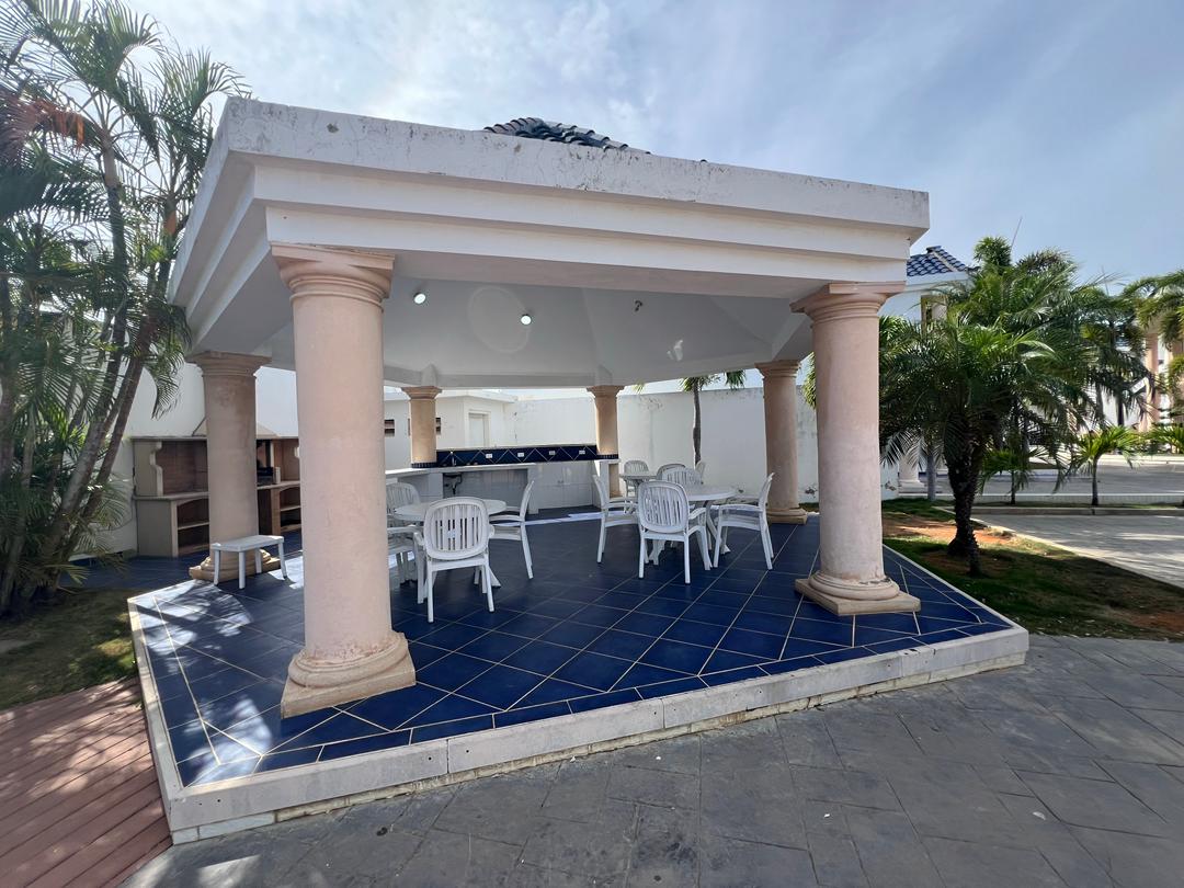 TOWNHOUSE EN SABANAMAR, EN VENTA