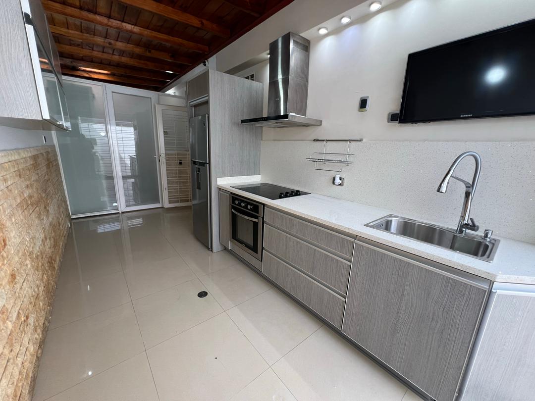 TOWNHOUSE EN SABANAMAR, EN VENTA
