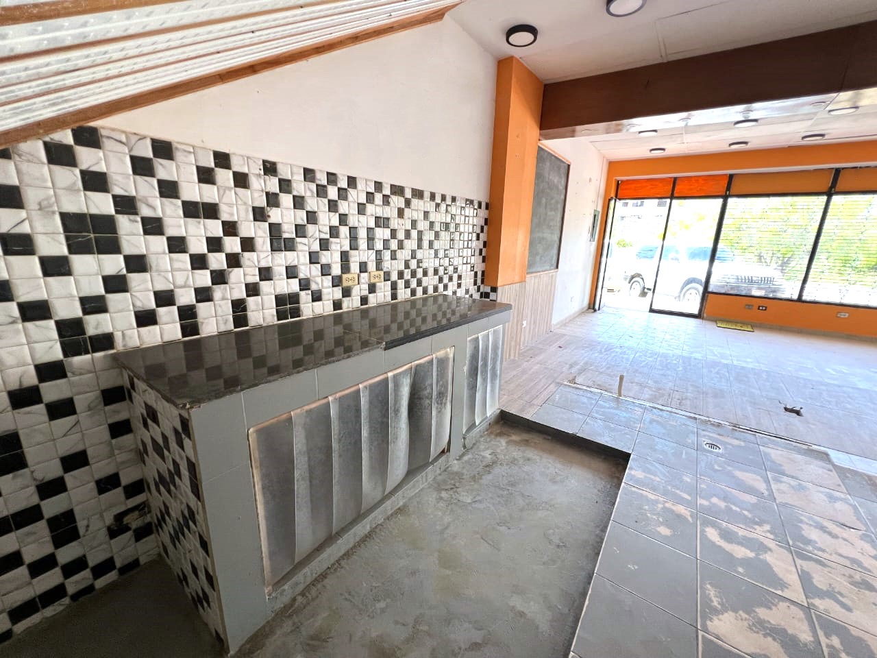 EXCELLENT LOCAL FOR SALE IN MARGARITA EASTERN AREA