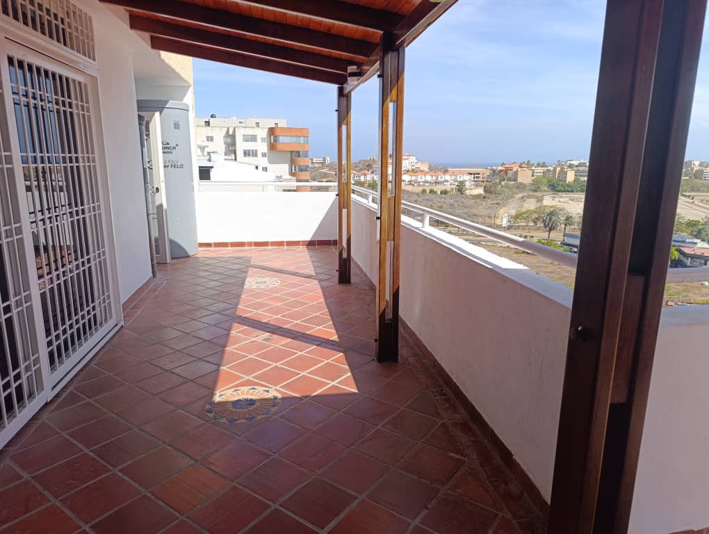 PENTHOUSE EN VENTA URB. PARAISO II