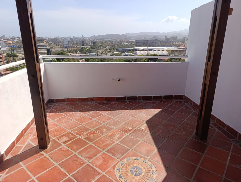 PENTHOUSE EN VENTA URB. PARAISO II