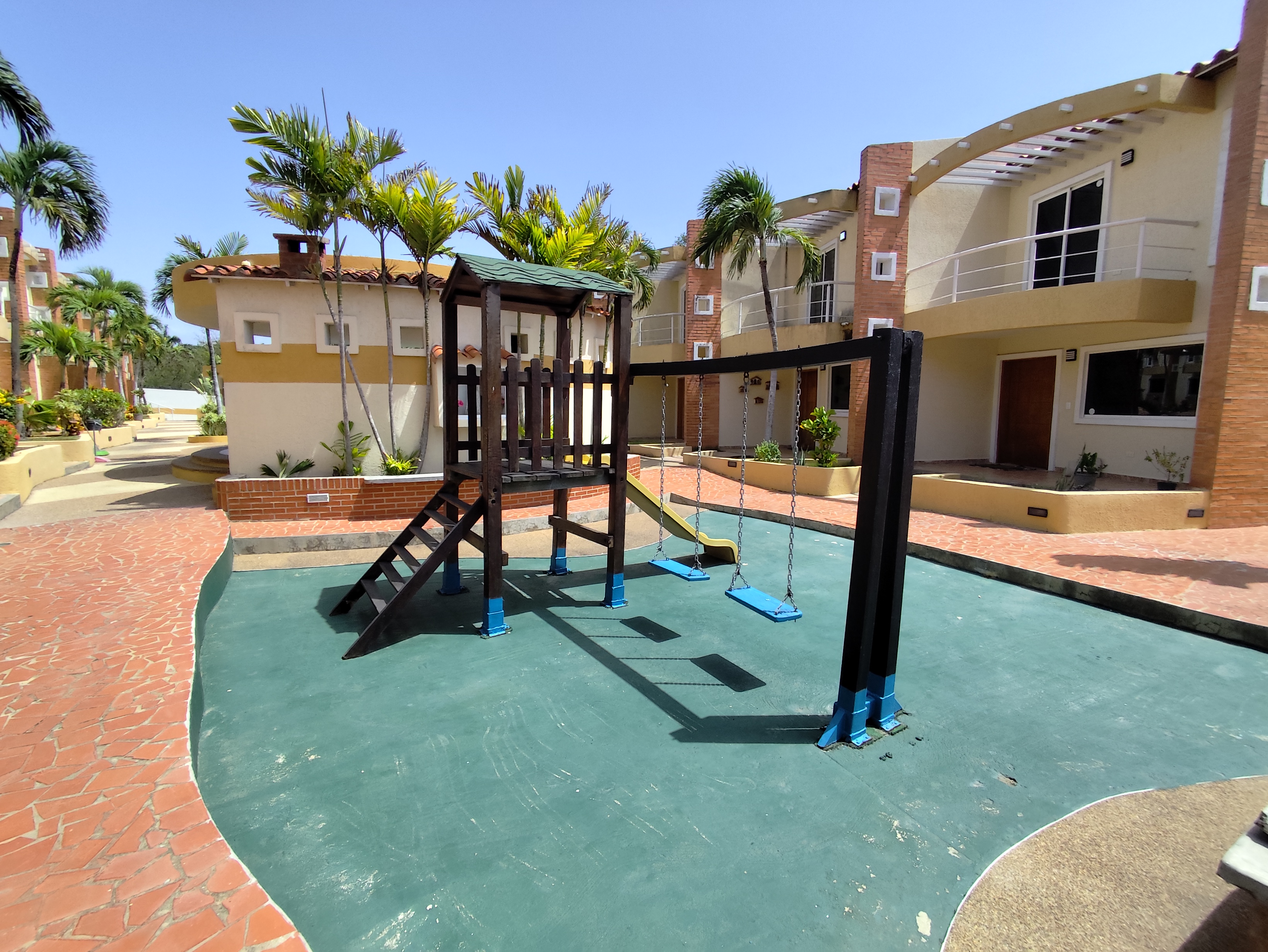 TOWNHOUSE FOR SALE IN CAMPEARE