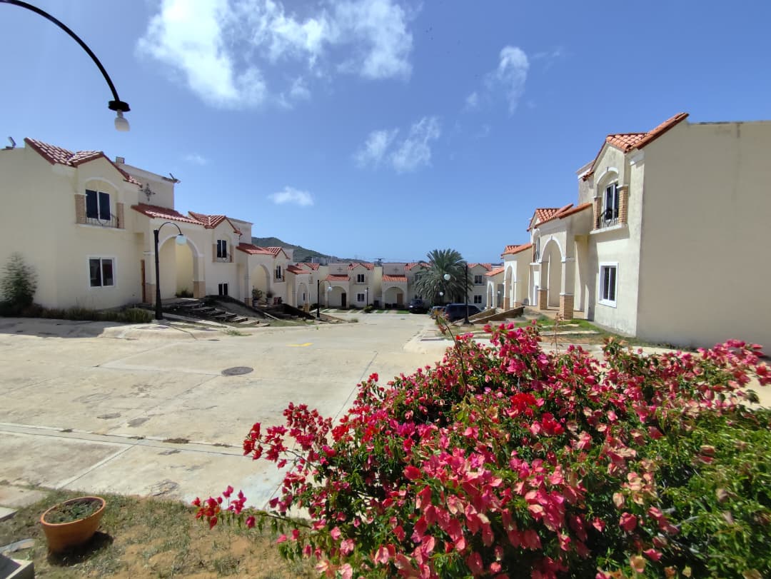 Town House en venta Sector Altos de Maneiro